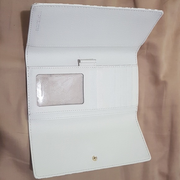 Michael Kors Monogram Wallet - Picture 2 of 4